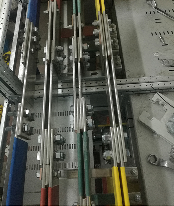 母排拼接實(shí)物圖.jpg 母排拼接實(shí)物圖.jpg