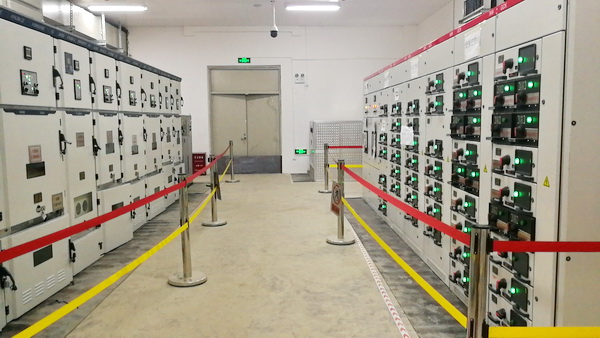 高低壓開關(guān)柜.jpg 高低壓開關(guān)柜.jpg