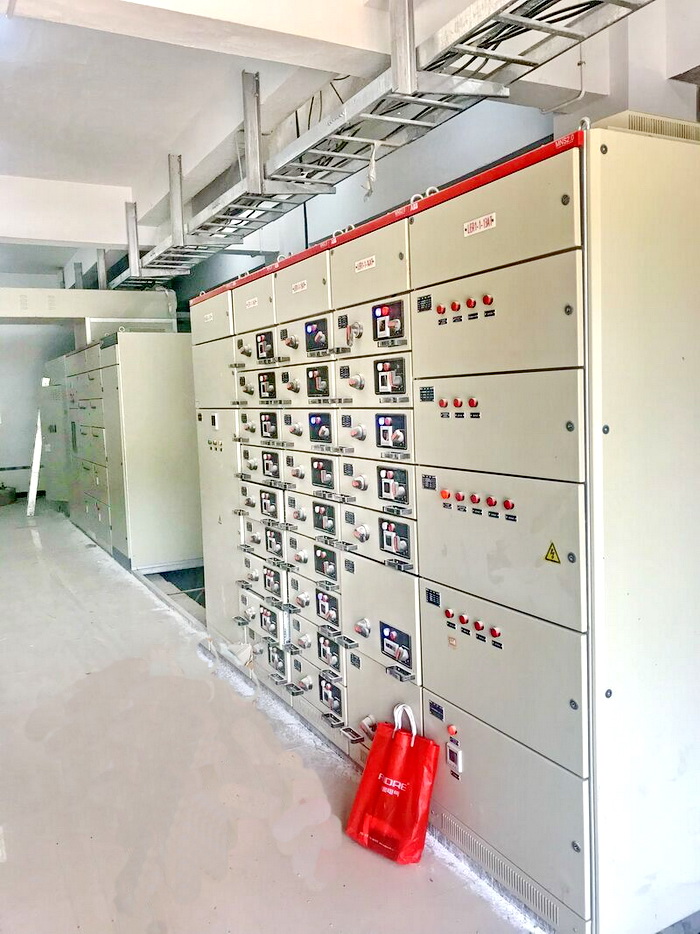低壓分隔柜現(xiàn)場(chǎng)圖 低壓分隔柜現(xiàn)場(chǎng)圖