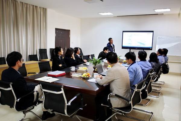 雙方進(jìn)行會議交流 雙方進(jìn)行會議交流