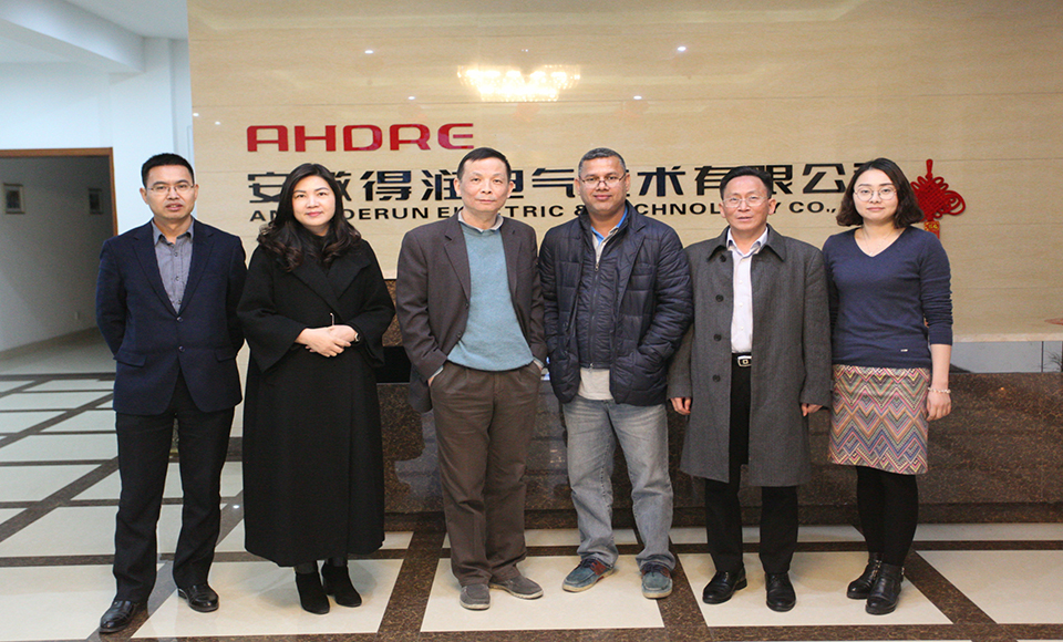 得潤(rùn)電氣 35KV開(kāi)關(guān)柜生產(chǎn)廠(chǎng)家 咨詢(xún)熱線(xiàn):4000551777 QQ:3176885416 得潤(rùn)電氣 35KV開(kāi)關(guān)柜生產(chǎn)廠(chǎng)家 咨詢(xún)熱線(xiàn):4000551777 QQ:3176885416