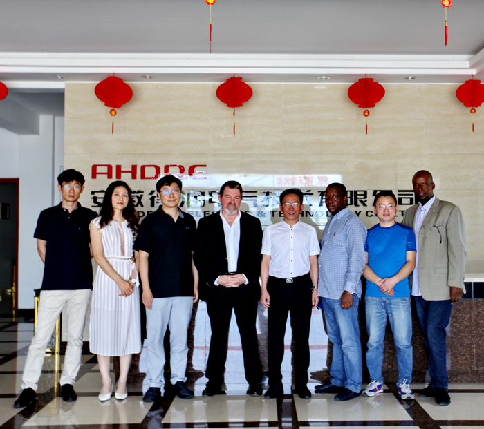 與客戶的合影 與客戶的合影