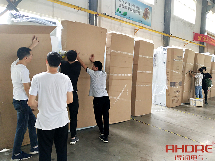 進行防護包裝.jpg 進行防護包裝.jpg