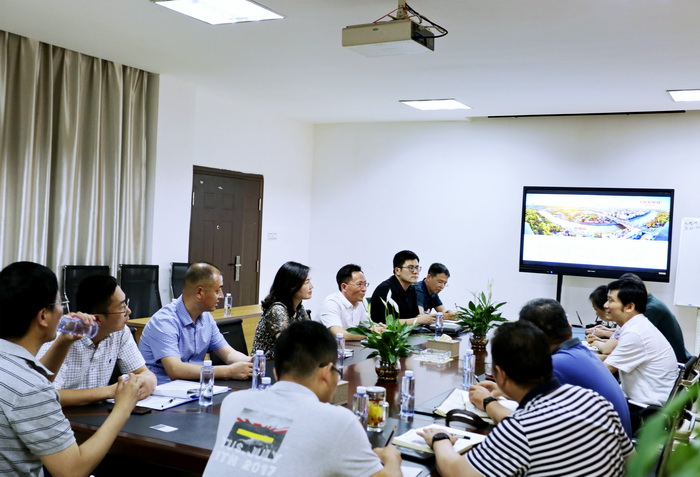 調(diào)研交流中.jpg 調(diào)研交流中.jpg