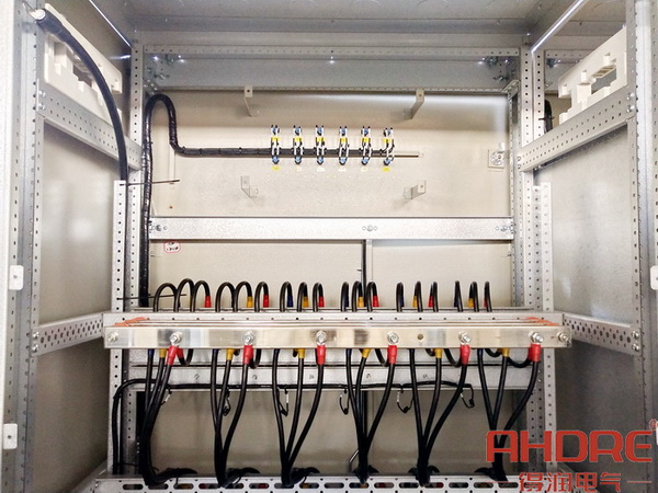 GGD低壓配電柜背面結構圖.jpg GGD低壓配電柜背面結構圖.jpg