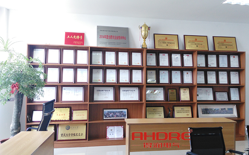 得潤電氣 電氣成套設(shè)備專家 咨詢熱線:4000551777 QQ:3176885416 得潤電氣 電氣成套設(shè)備專家 咨詢熱線:4000551777 QQ:3176885416