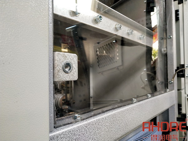 透明防護(hù)絕緣隔板.jpg 透明防護(hù)絕緣隔板.jpg