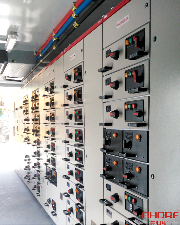 低壓開關(guān)室.jpg 低壓開關(guān)室.jpg