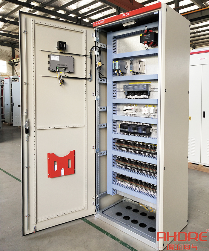 PLC自動(dòng)控制柜.jpg PLC自動(dòng)控制柜.jpg