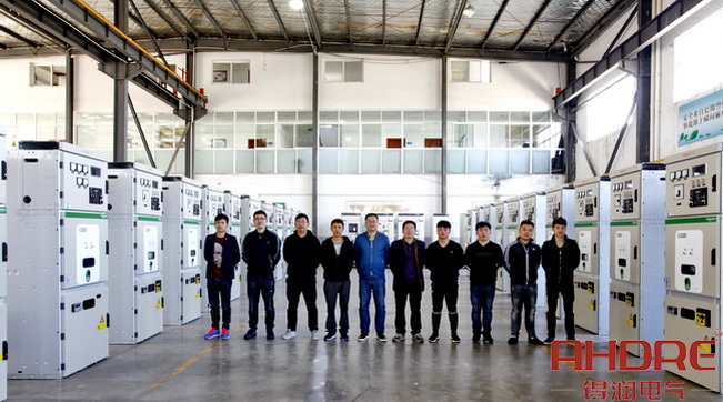 員工與MVnex柜的合影.jpg 員工與MVnex柜的合影.jpg