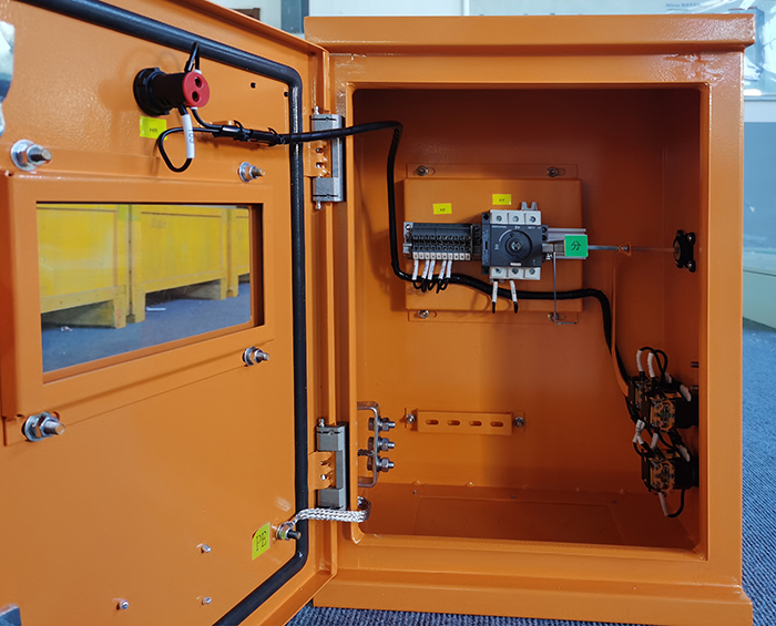 VCS隔離開關(guān)箱內(nèi)部結(jié)構(gòu)圖.jpg VCS隔離開關(guān)箱內(nèi)部結(jié)構(gòu)圖.jpg