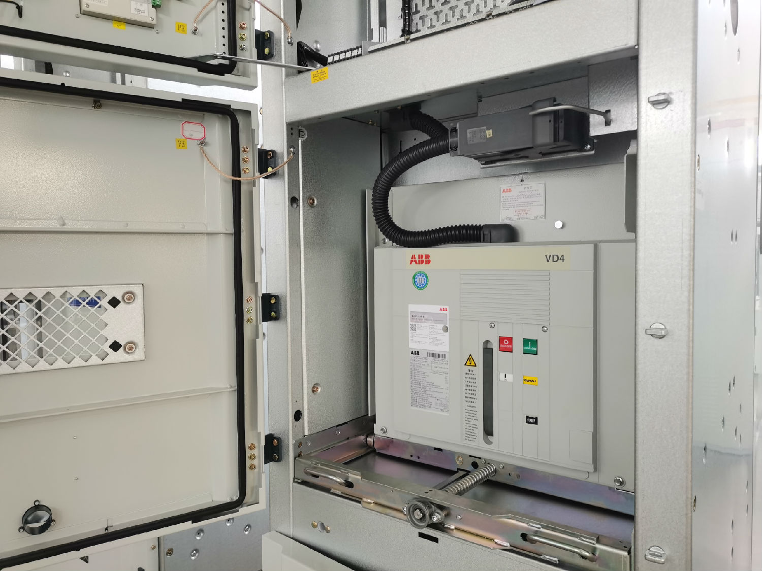 ABB高壓斷路器 (2).jpg ABB高壓斷路器 (2).jpg