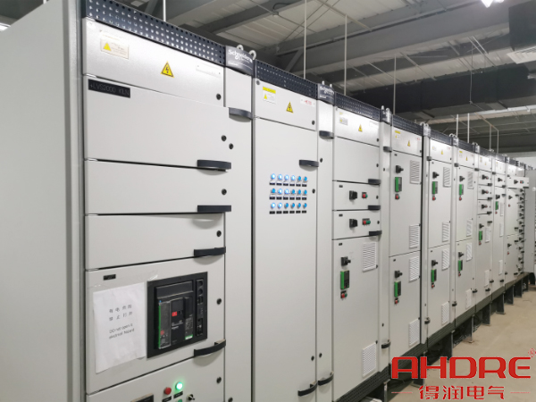 項(xiàng)目現(xiàn)場(chǎng)Blokset低壓柜實(shí)物圖.jpg 項(xiàng)目現(xiàn)場(chǎng)Blokset低壓柜實(shí)物圖.jpg