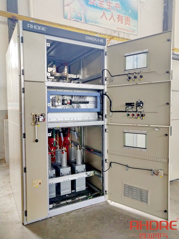 高壓無功就地補償裝置正面結(jié)構(gòu)圖.jpg 高壓無功就地補償裝置正面結(jié)構(gòu)圖.jpg
