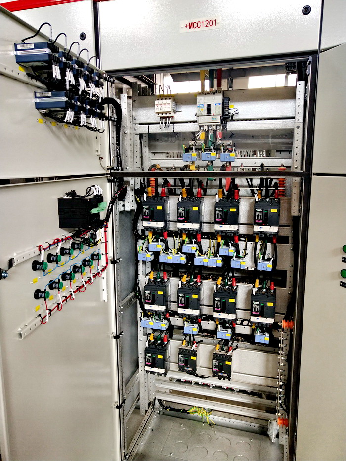 得潤電氣 非標柜正面圖 得潤電氣 非標柜正面圖