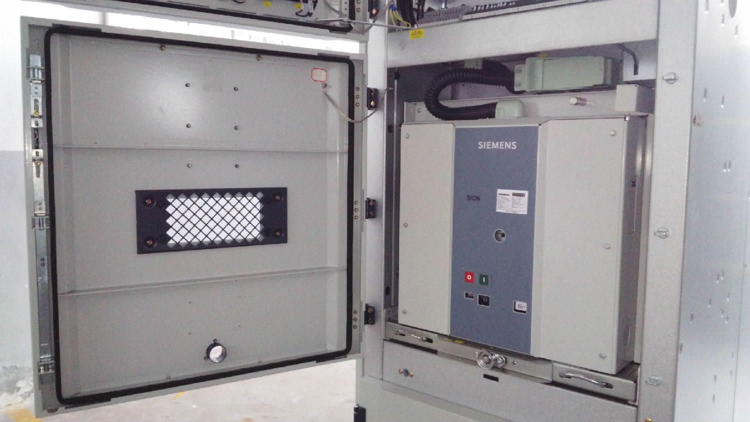 KYN28A-12高壓開關(guān)柜 安徽得潤電氣 400-128-7988 KYN28A-12高壓開關(guān)柜 安徽得潤電氣 400-128-7988