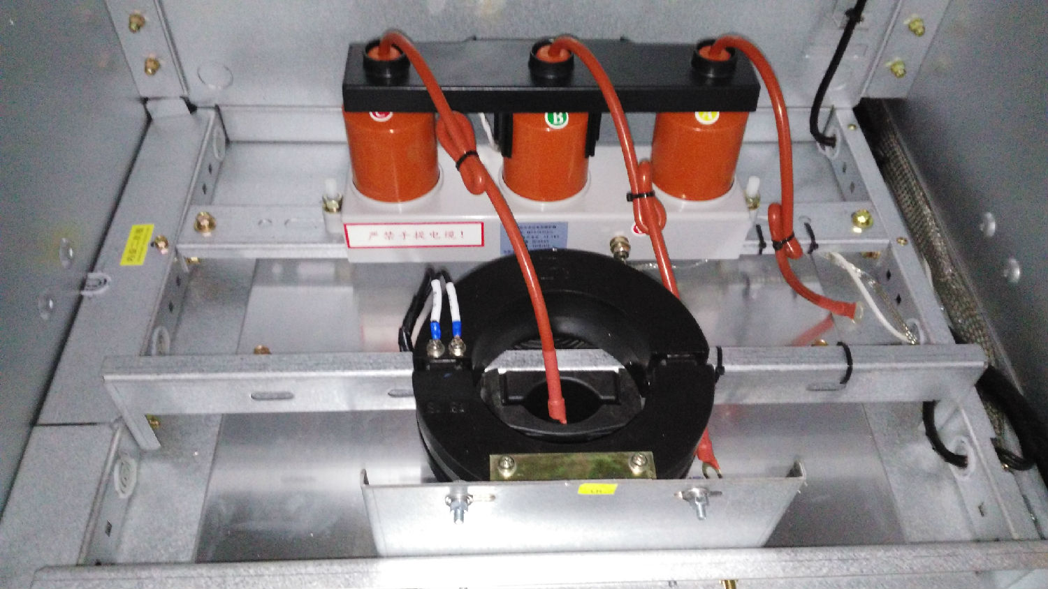 KYN28A-12高壓開關(guān)柜 安徽得潤電氣 400-128-7988 KYN28A-12高壓開關(guān)柜 安徽得潤電氣 400-128-7988