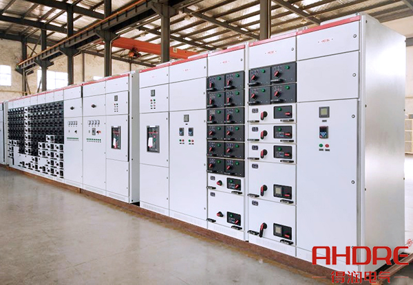 低壓開關(guān)柜1.jpg 低壓開關(guān)柜1.jpg