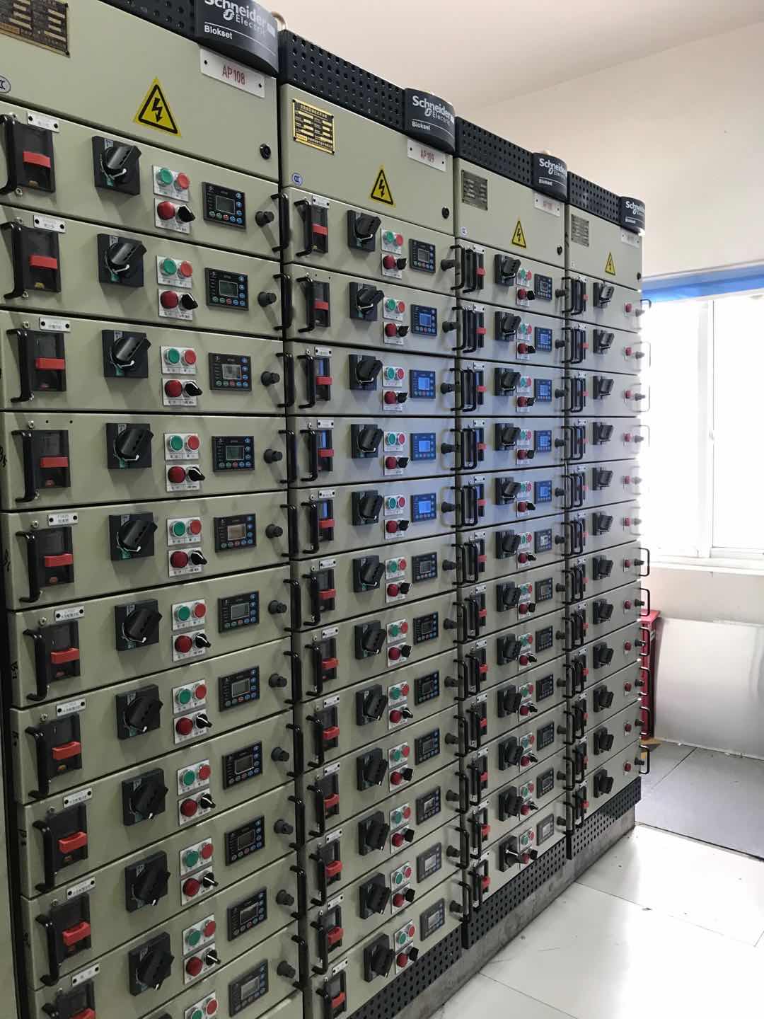 施耐德授權(quán)B柜 得潤電氣 400-128-7988 施耐德授權(quán)B柜 得潤電氣 400-128-7988