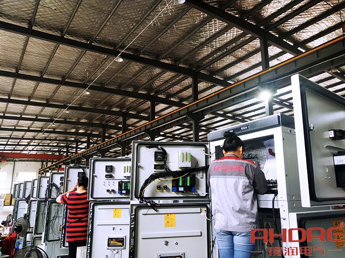 正在生產(chǎn)人民醫(yī)院項目MVnex高壓柜.jpg 正在生產(chǎn)人民醫(yī)院項目MVnex高壓柜.jpg